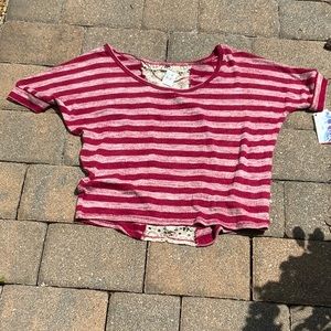 NWT ROXY LIGHTWEIGHT SHORT SLEEVE TOP WITH LACE CUT OUT BACK, SIZE MEDIUM